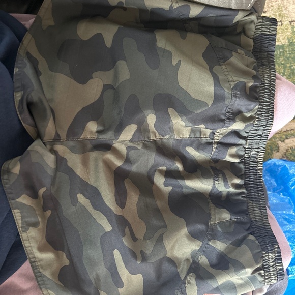 Old Navy Active Shorts - Picture 4 of 5